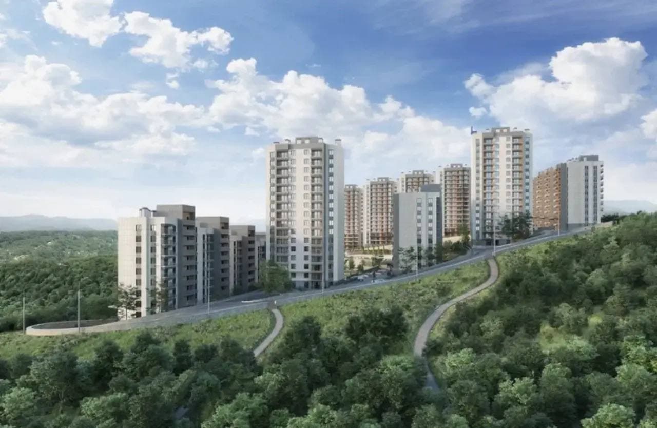 Панорама комплекса на фоне гор